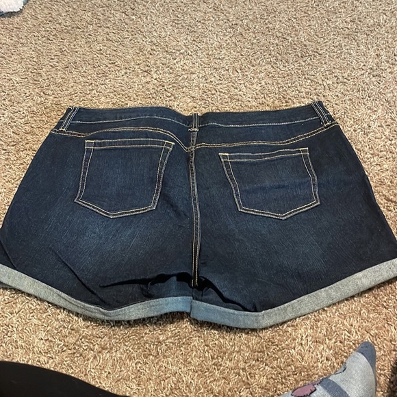 TORRID denim shorts dark wash - Picture 2 of 2
